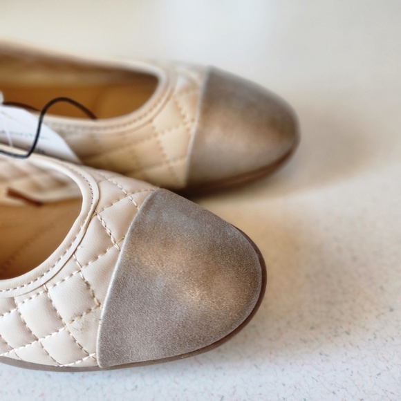 Women's Cap Toe Quilted Ballet Flats - Picture 3 of 4